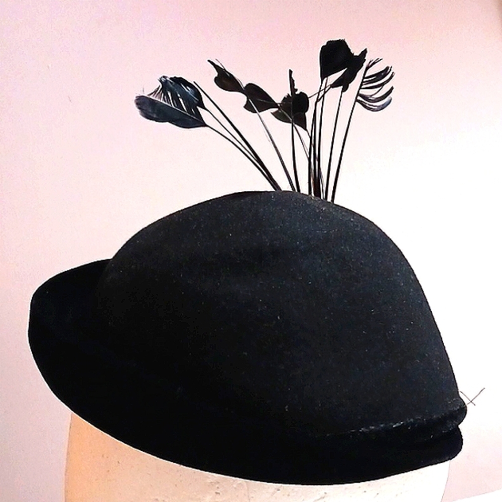 Gorgeous Authentic 1950s-60s  Vintage Facinator Hat Feather Details ⚜️👑⚜️